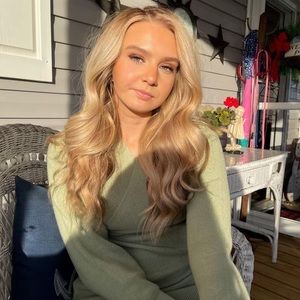 Meet your Posher, Caitlin